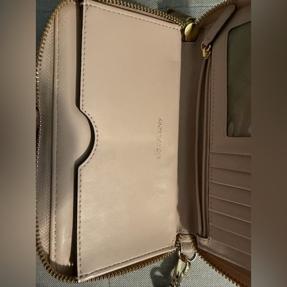 Michael Kors Blush Quilted Wristlet - Picture 9 of 12